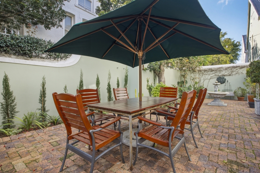 3 Bedroom Property for Sale in Green Point Western Cape